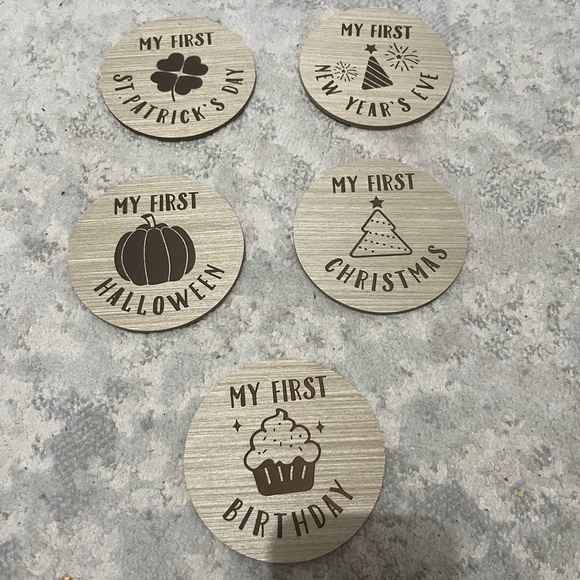 My 1st Holiday Wooden Photo Props - Picture 2 of 3